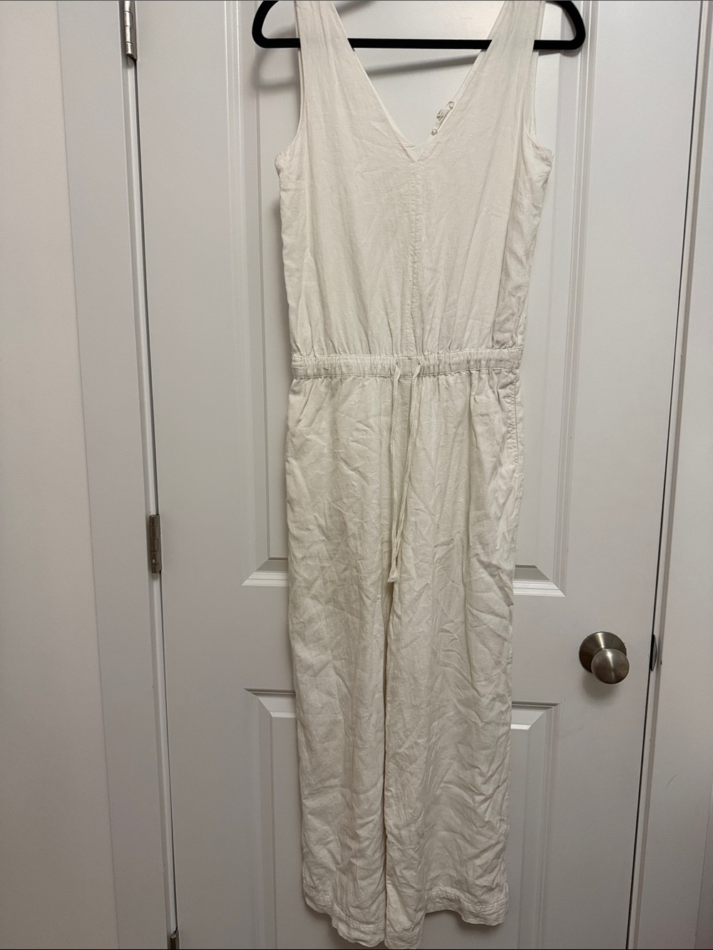 Splendid Cream V-Neck Sleeveless Jumpsuit